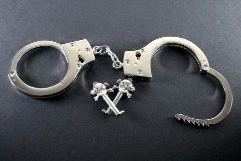 Heavy Steel Handcuffs Metal Restraints with Skull Keys